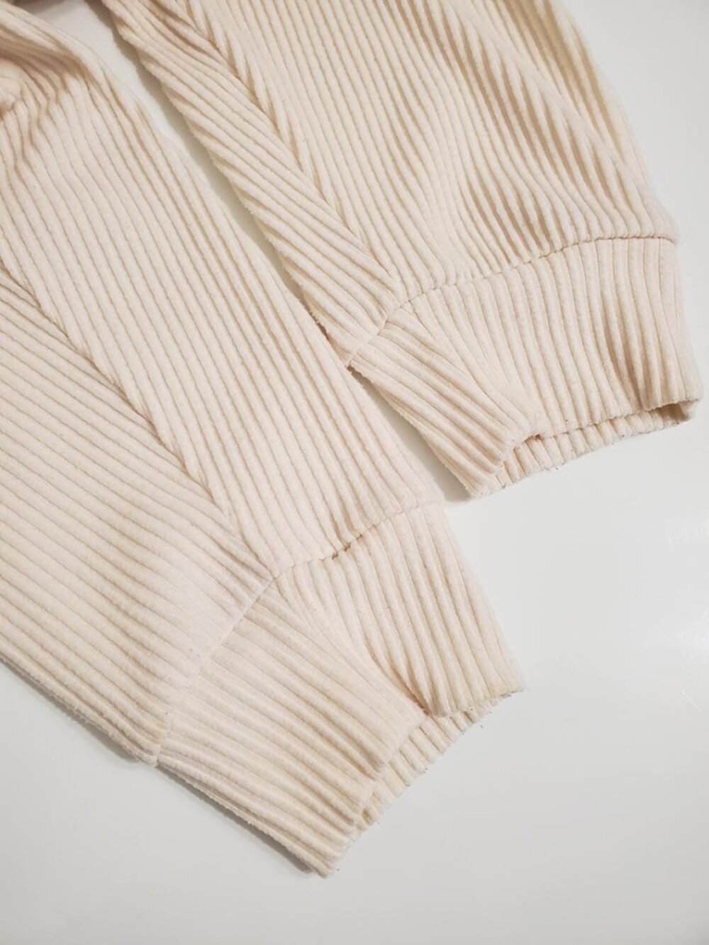 ALO Yoga Muse Cropped Ribbed Hoodie M Ivory Loungewear Relaxed Long Sleeve - Picture 9 of 10